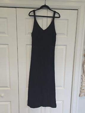 Old Navy Black Sleeveless Maxi Dress with V-Neck